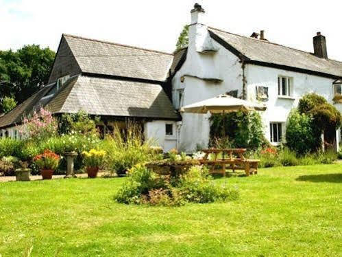 The Nobody Inn Christow Exterior photo